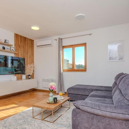 Holiday Home Lucy Pakostane Exterior photo