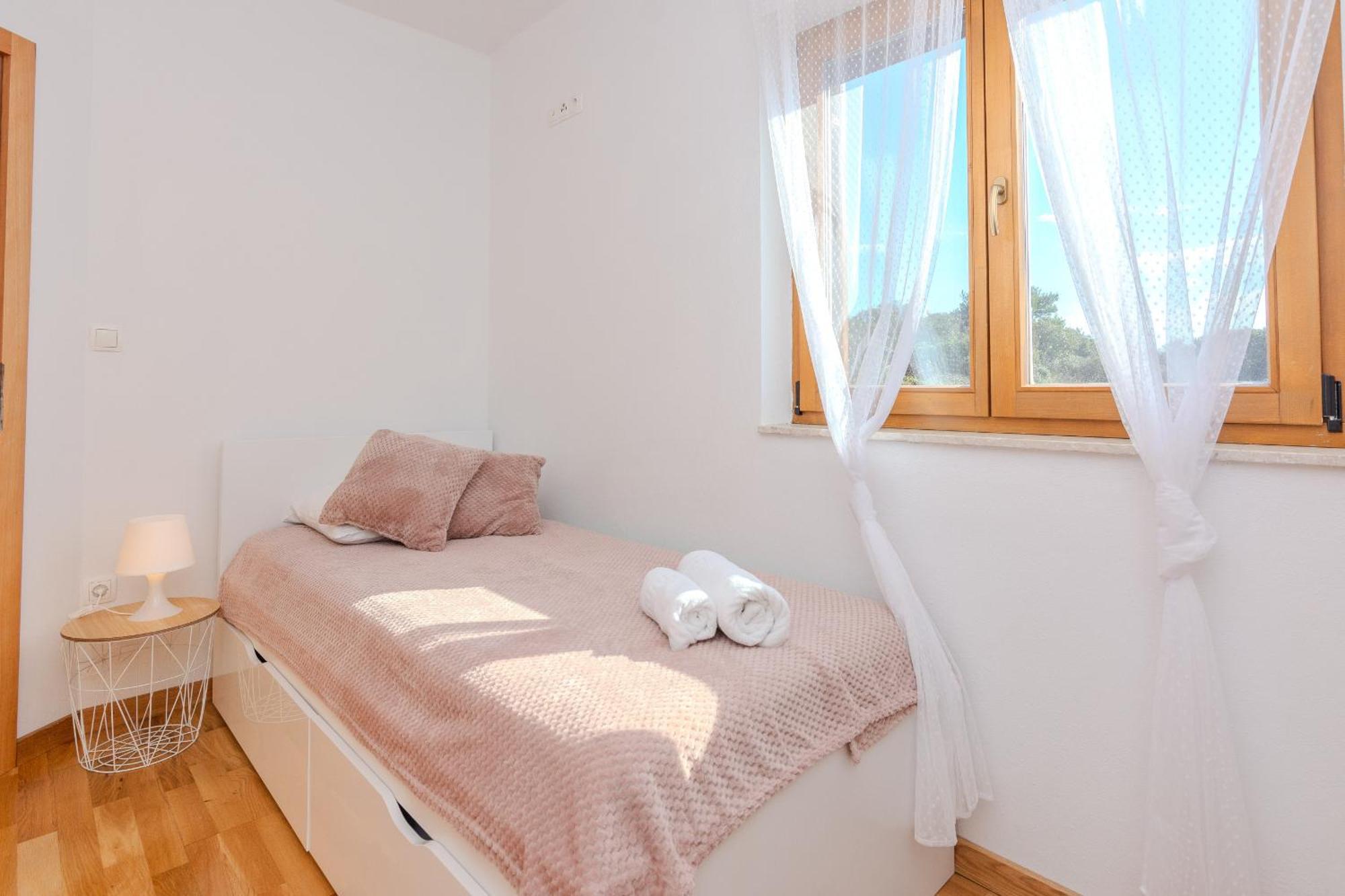 Holiday Home Lucy Pakostane Exterior photo
